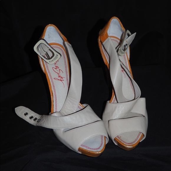 Shoes - Picture 4 of 5